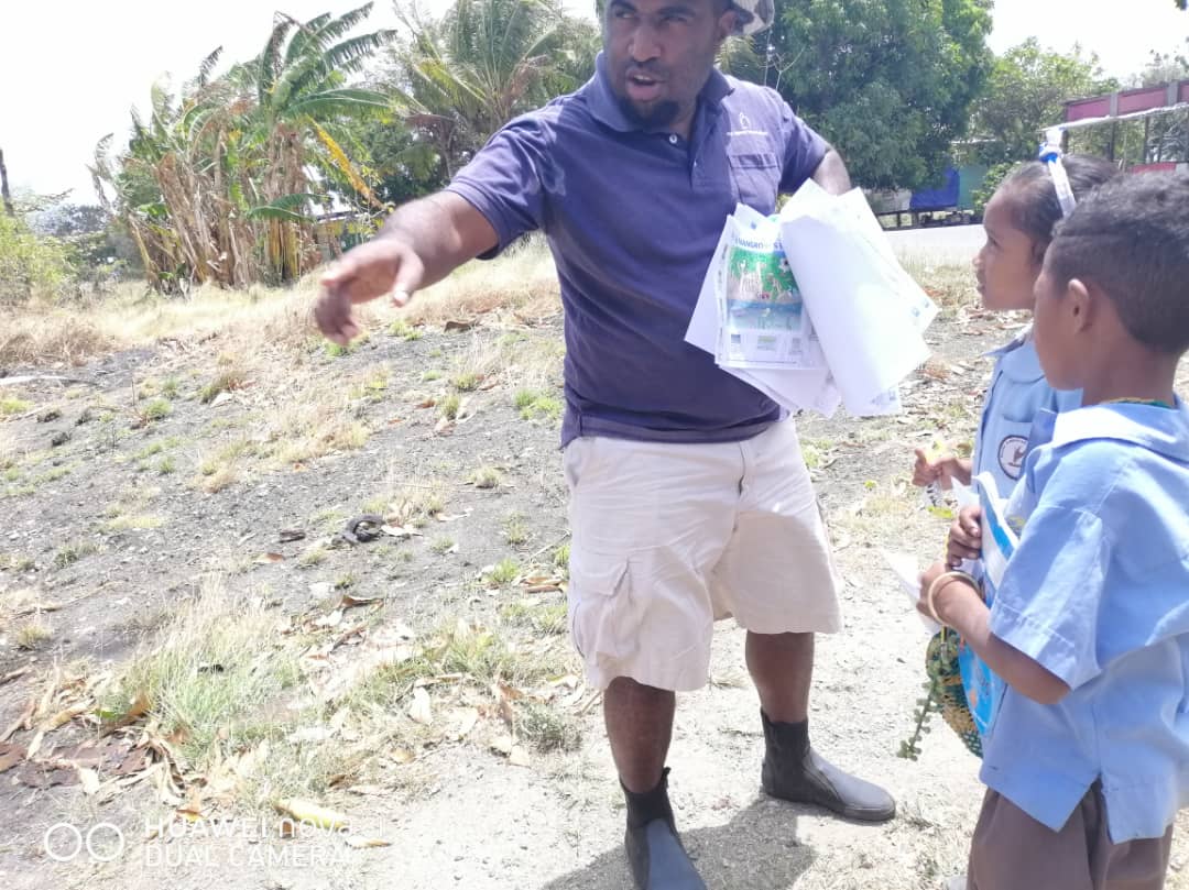 BrianKumasi's tweet photo. Today staff from NFA and @ExxonMobil_PNG joined with community volunteers at Papa, Lealea and Boera to transplant mangrove seedlings from a nursery onto the foreshore area as part of a mangrove rehabilitation program by NFA. The same also occurred at Gabagaba today. https://t.co/nNTAdgq5iB