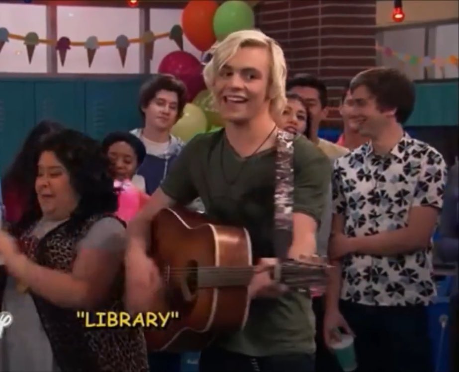 wtteoyltde's tweet photo. donde ustedes le lloraron a ross lynch por hablar español/ donde nosotros le lloramos a ross lynch por hablar español https://t.co/uvZN8iulsm