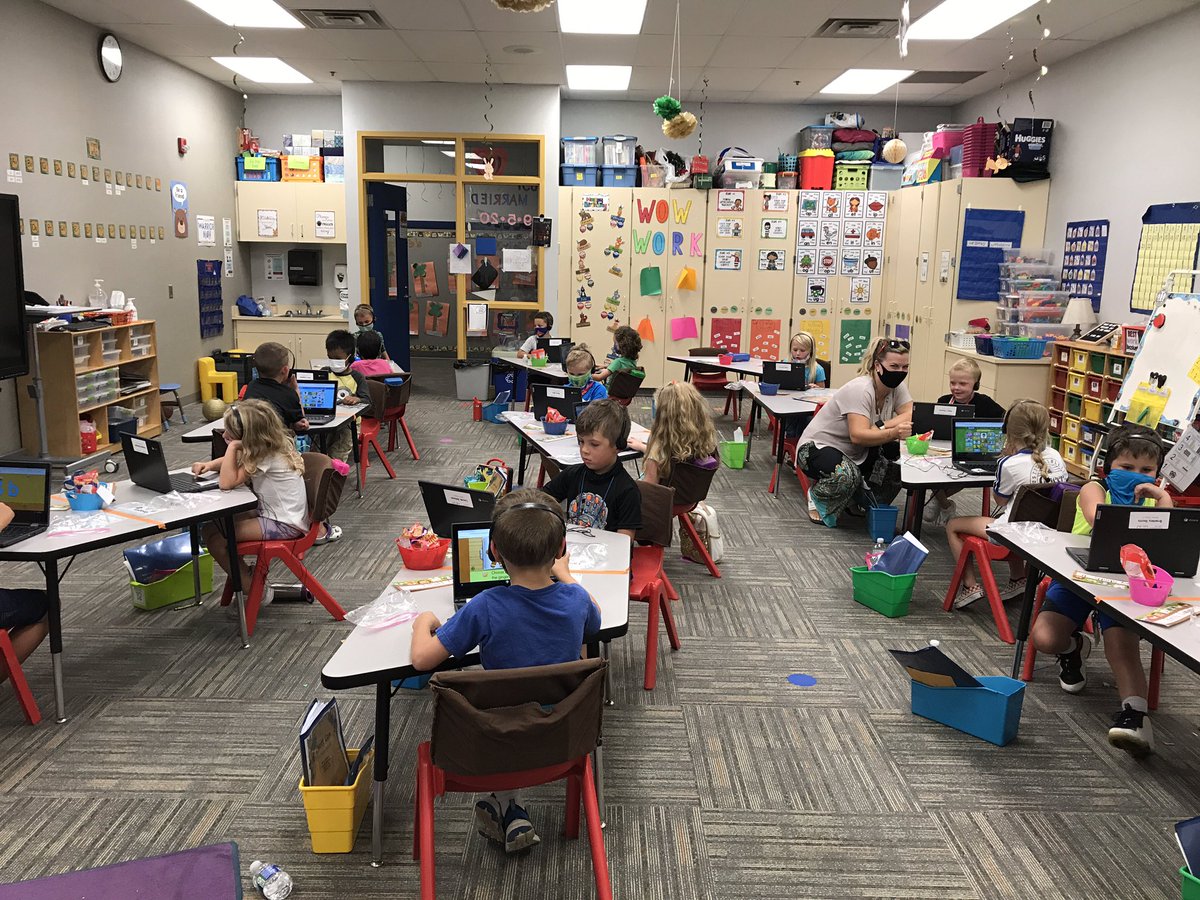 Lots of Chromebook action starting in our K-1 classrooms this week!! #tinytech @YOUR_WES @YOUR_BES