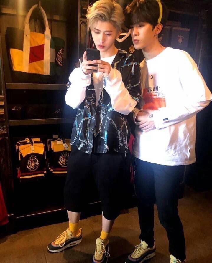 FanPoonPoon's tweet photo. ้เราว่านะ CXK อาจจะไม่ได้ย่อมาจาก Cai Xukun ก็ได้ แต่อาจจะย่อมาจาก..
Cheng X Kun หรือ ChengKun นั่นเอง เย้้้้้ กาวไว้ก่อนระหว่างรอโมเม้นที่ไม่รู้ว่าจะมาอีกทีเมื่อไหร่ เพงเส้า 555555555 #เฉิงคุน #ChengKun https://t.co/AuSdzokyxK