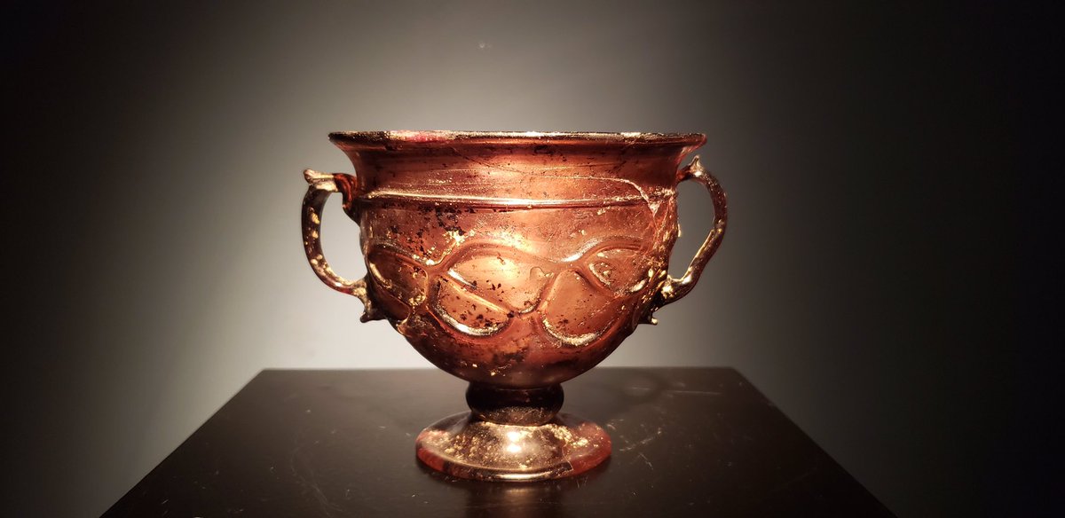 EpsilonArtShare's tweet photo. This beautiful glass #skyphos was crafted between 100 BC and 100 AD in the #Hellenistic period. Its striking, deep color and enduring translucency are unusual qualities, making it a rare piece. You can find it on the #EpsilonArtShare app now! Link in bio.😍 #ancientgreece https://t.co/tMFvFoJQVD