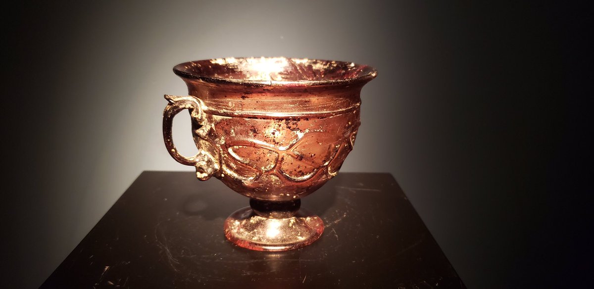 EpsilonArtShare's tweet photo. This beautiful glass #skyphos was crafted between 100 BC and 100 AD in the #Hellenistic period. Its striking, deep color and enduring translucency are unusual qualities, making it a rare piece. You can find it on the #EpsilonArtShare app now! Link in bio.😍 #ancientgreece https://t.co/tMFvFoJQVD