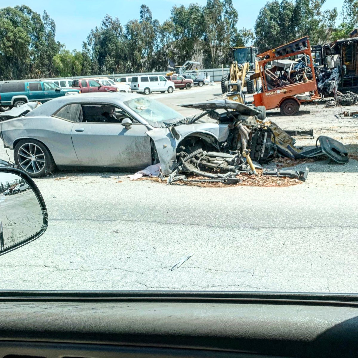 ShiftSteerMedia's tweet photo. This #challenger was hit so hard in the ass it spit the #hemi and hood scoop out the front!๐ณ
#shiftandsteer #dodge #dodgechallenger #hellcat #wrecked #wreckedexotics https://t.co/0vmt4RGk9v