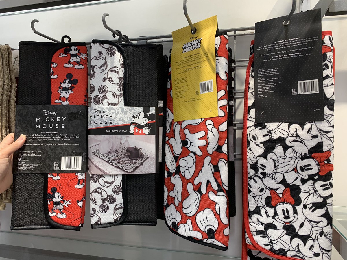すちわーと In ディズニーワールド على تويتر お買い物をしていたら ミッキー さんのキッチン用品を発見 あぁ もう秋なんだなぁ エプロンを見てしみじみ とはいえ まだ暑いですね ディズニー 海外ディズニー ディズニーグッズ