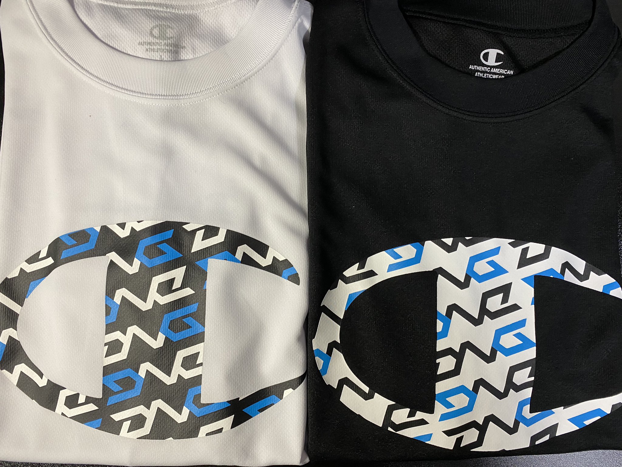 Sst Brur4 Dng Championコラボtシャツを頂きました あまりのカッコ良さに自撮りをしてみました 胸元のロゴがおしゃれでカッコいいですよね 気になった人はこの下のリンクをチェック T Co Rkvpdmhboy Champion T Co