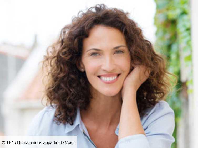 voici's tweet photo. INTERVIEW Linda Hardy (Demain nous appartient) : « Il y a une attirance physique entre Clémentine et Sacha » https://t.co/Ib0znbn1qw https://t.co/XblEMHYxIv