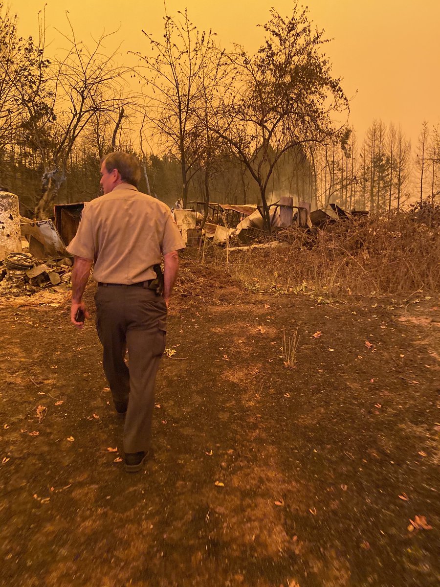 Over in our Instagram story, we’re traveling with Sheriff Roberts as he checks in with deputies helping with  #ClackamasWildfires evacuations and visits fire sites.You’ll find our story here: https://www.instagram.com/clackcosheriff/ 