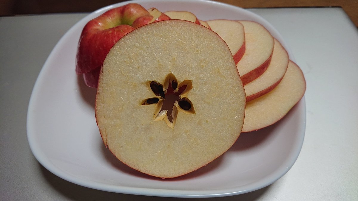 りんごの栄養丸ごと取れて ゴミもほぼ出ず簡単な スターカット なる切り方 食べ方が話題に 1石4鳥 世の中が追いついてきた Togetter