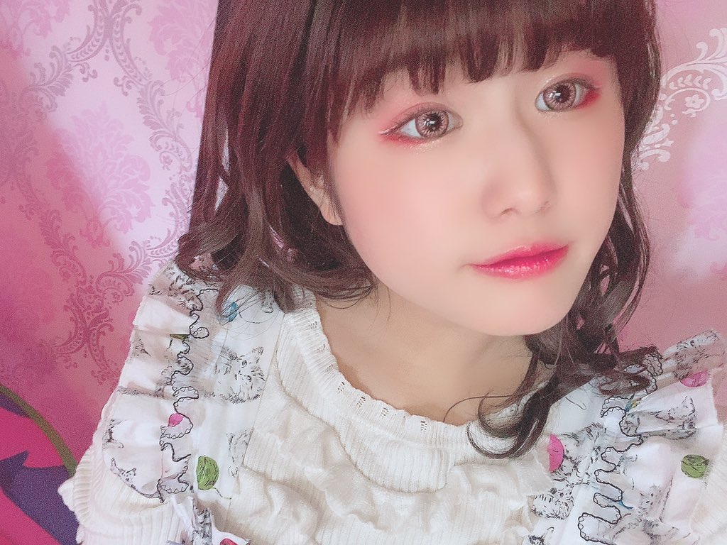 杉山 しおん さて おでかけ 2枚目は地雷メイク風なフィルター笑 最近は目の下に赤のシャドウをいれるのがお気に入りのわたし メイク 地雷メイク メイク好きな人と繋がりたい