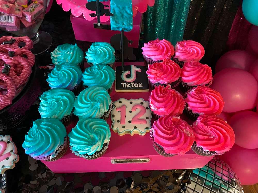 Catch My Party Take A Look At This Fun Tik Tok Birthday Party The Cupcakes And Cookies Are Wonderful T Co 8z5rntkvcv Catchmyparty Partyideas Tiktok Tiktokparty Girlbirthdayparty T Co 90fii054og