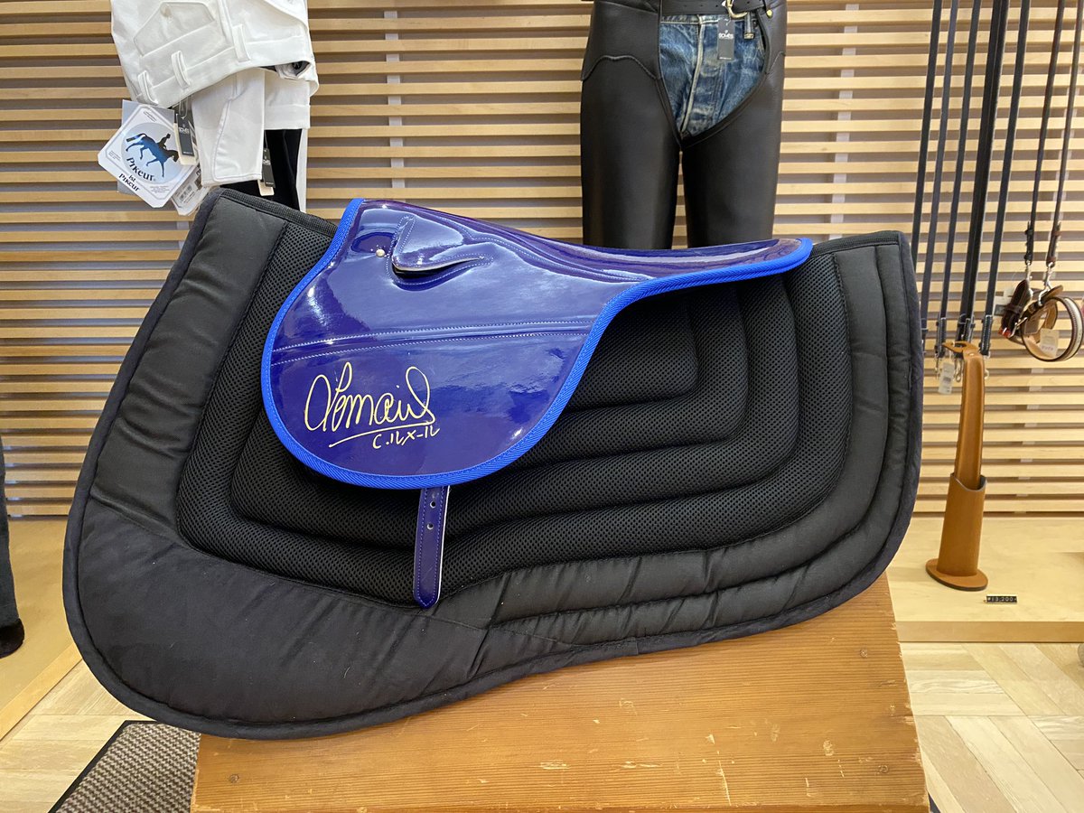 ソメスサドルで製造している鞍は大きく分けて3種類。 1枚目、競馬用の 