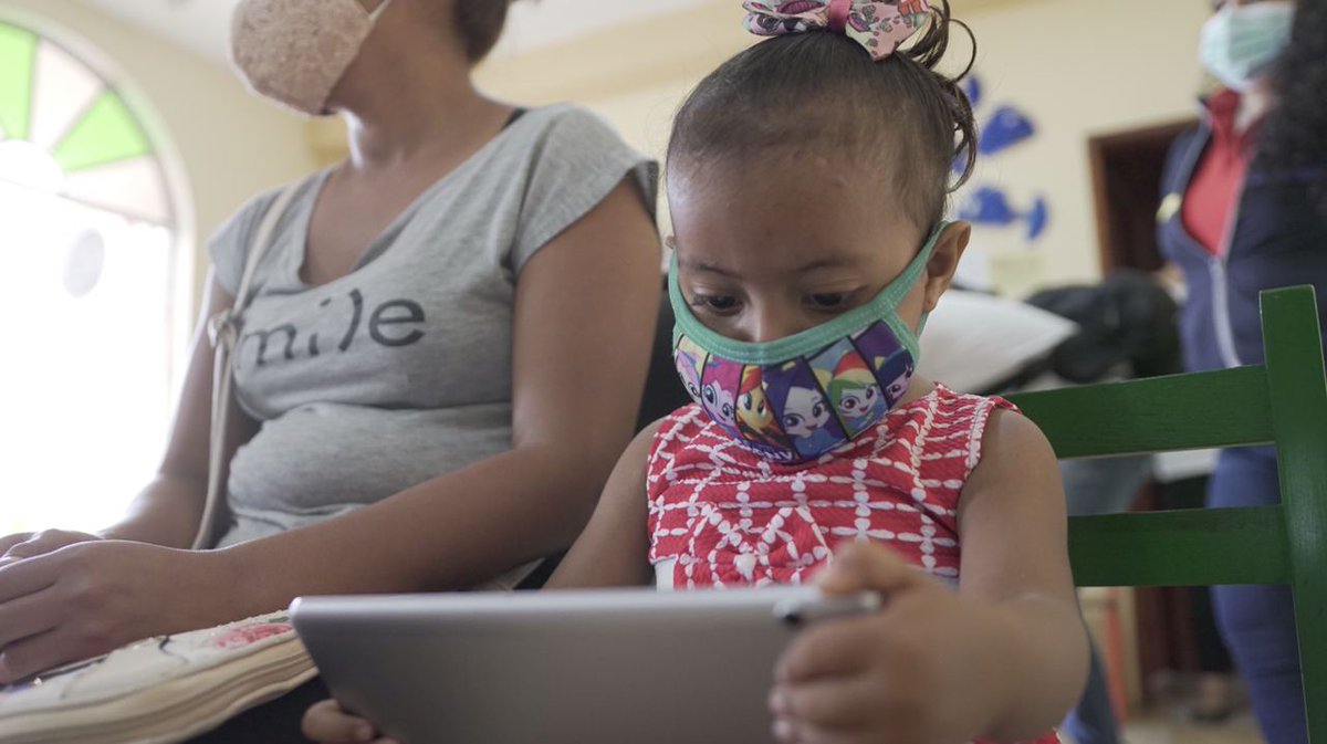 A través de una tablet e internet podrán interactuar con su maestra o maestro, aprender de nutrición y continuar con su desarrollo 👍💙 #conectamosfamilias 
Sé parte con tu donación en darunamanodigital.com

@InclusionEc  
<a href="/donation_gives/">Fundacion DoNation</a>
