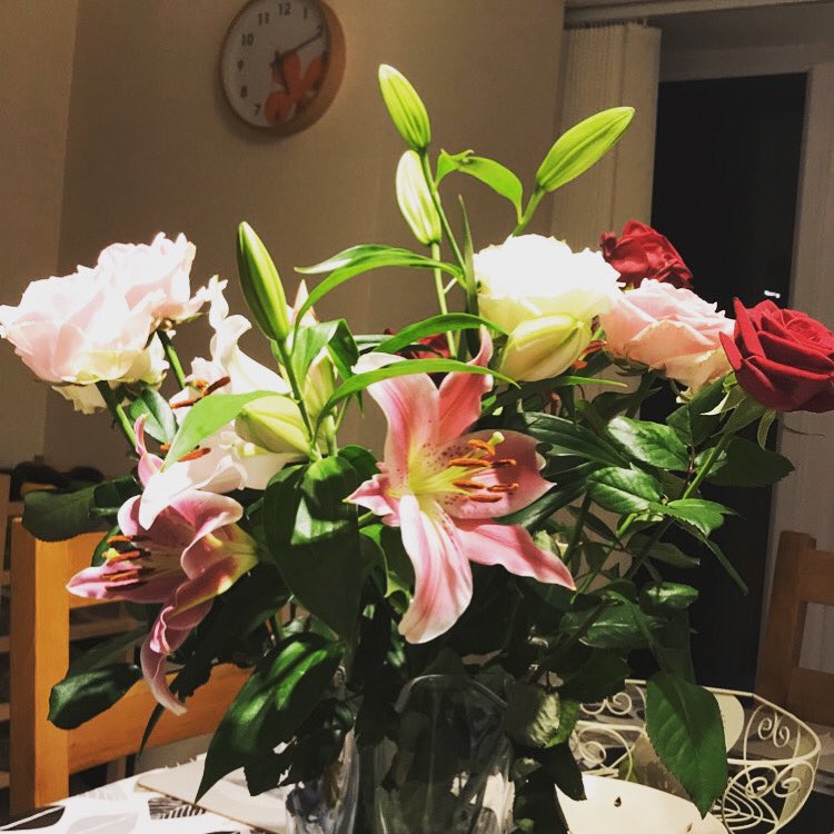 CharGoodallRMN's tweet photo. When you get in rather late from your twilight 🤦🏻♀️😴 Just in time to enjoy breakfast with these gorgeous flowers 💐🥰 #WorkLifeBalance #shattered #bedtimeforme https://t.co/U8ancPsah9