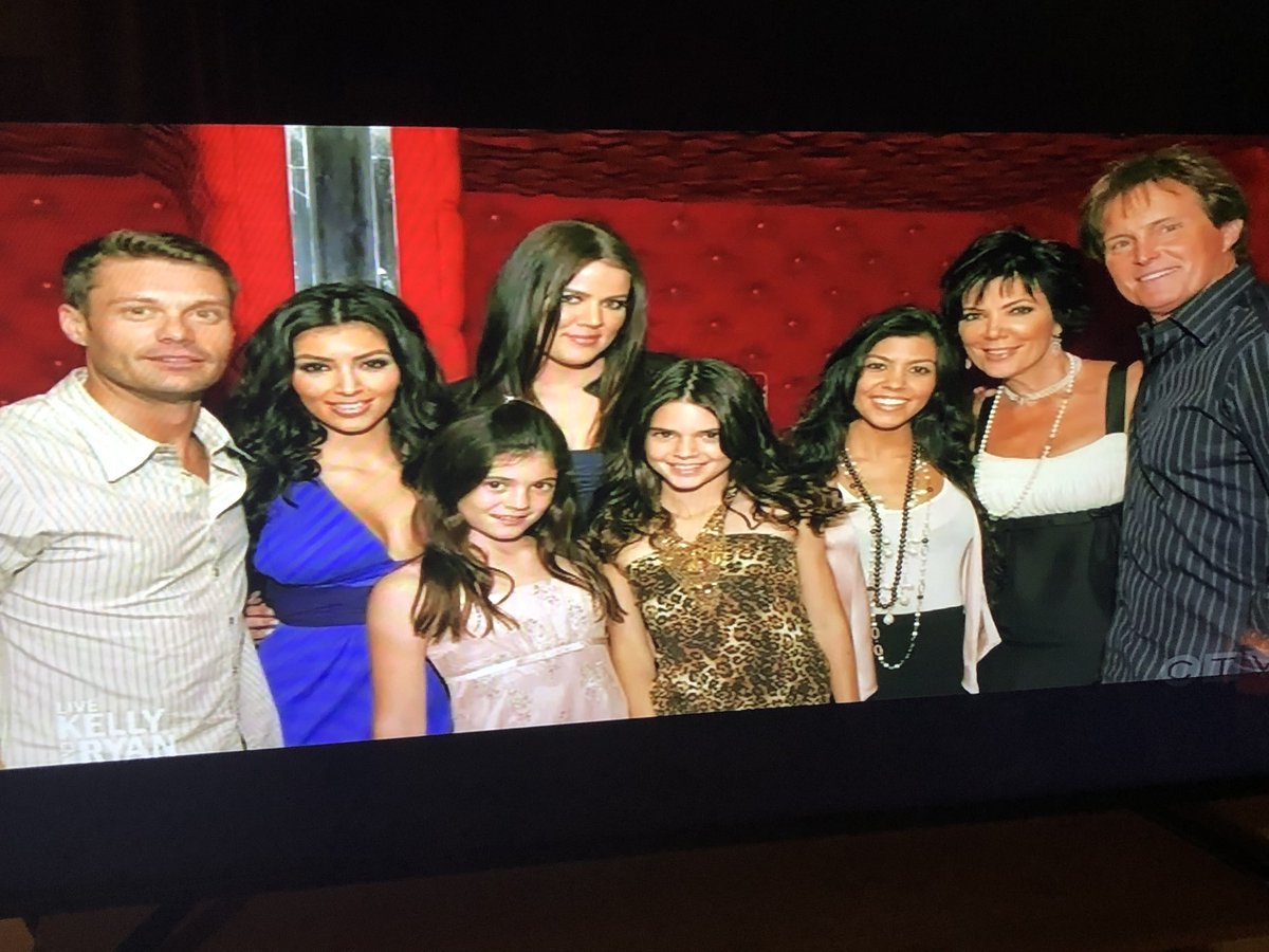 Ryan Seacrest shares picture of The Kardashians of season one they are saying goodbye 2021 π’β₯οΈ https://t.co/cdAqPRTUPG