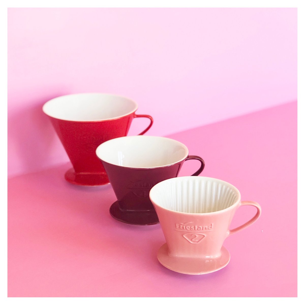 Royal_Tableware's tweet image. Color your coffee moment with one of the porcelain coffee filters from Friesland Porzellan.

#frieslandporzellan #porcelain #porzellan #coffeemaker #filter #kaffee #coffee #madeingermany #germany #highquality #colourful #amazing #quality #royaltableware