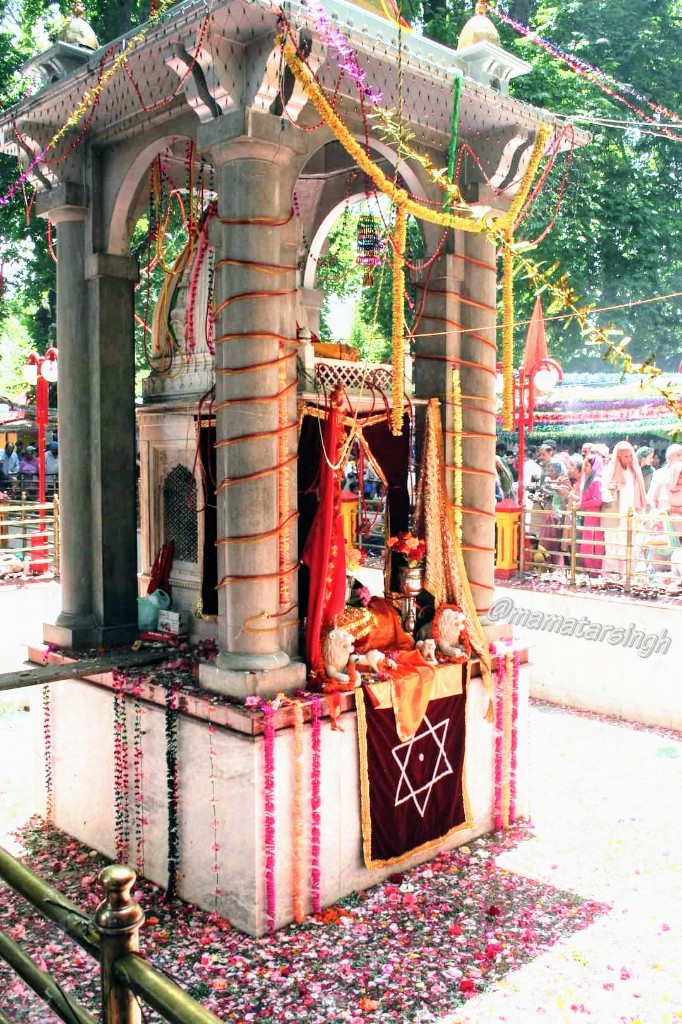 Maharaja Pratap Singh built this temple in 1912 which was later renovated by Maharaja Hari Singh. The temple is built over a spring pond & has a small marble shrine where the goddess idol is installedAs per ancient legend, pleased with Ravana's devotion & offering of...2/4