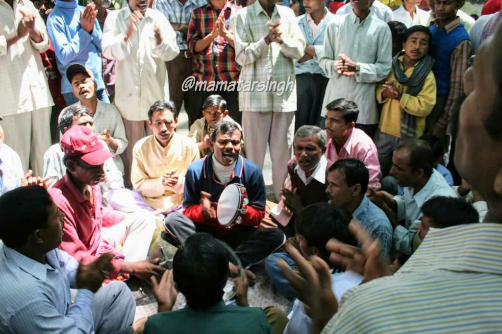 & it is believed that Goddess Ragnya changes spring's colour on this auspicious day. If colour changes to black, it is considered a bad omen.: Self, RK Singh & various sources from internet.Luckiky, I had an opportunity to witness Annual Mela at Kheer Bhawani Temple.4/4