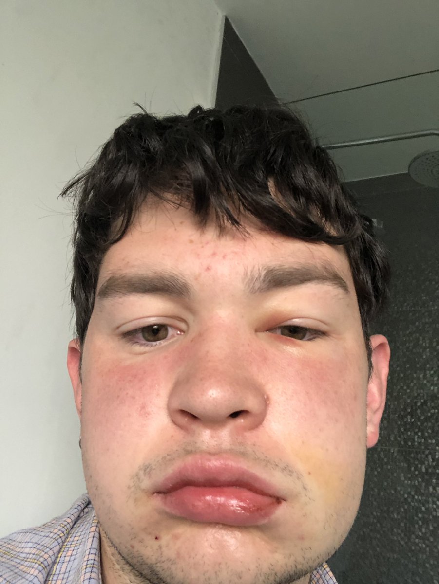 Tim_Scopes's tweet image. would this be accepted as a passport style photo for my student card?