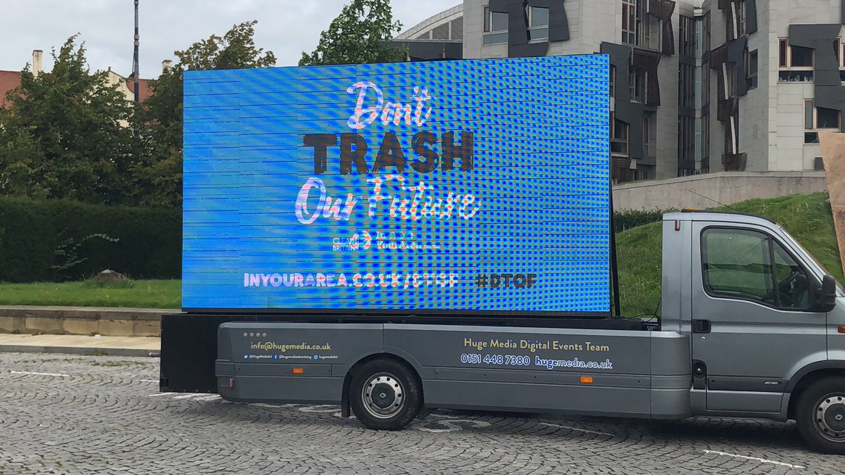 We’re at the Scottish Parliament with the @InYourArea_UK #DontTrashOurFuture campaign. Lots of MSPs have been out to support us. Find out more here edinburghlive.co.uk/news/edinburgh…