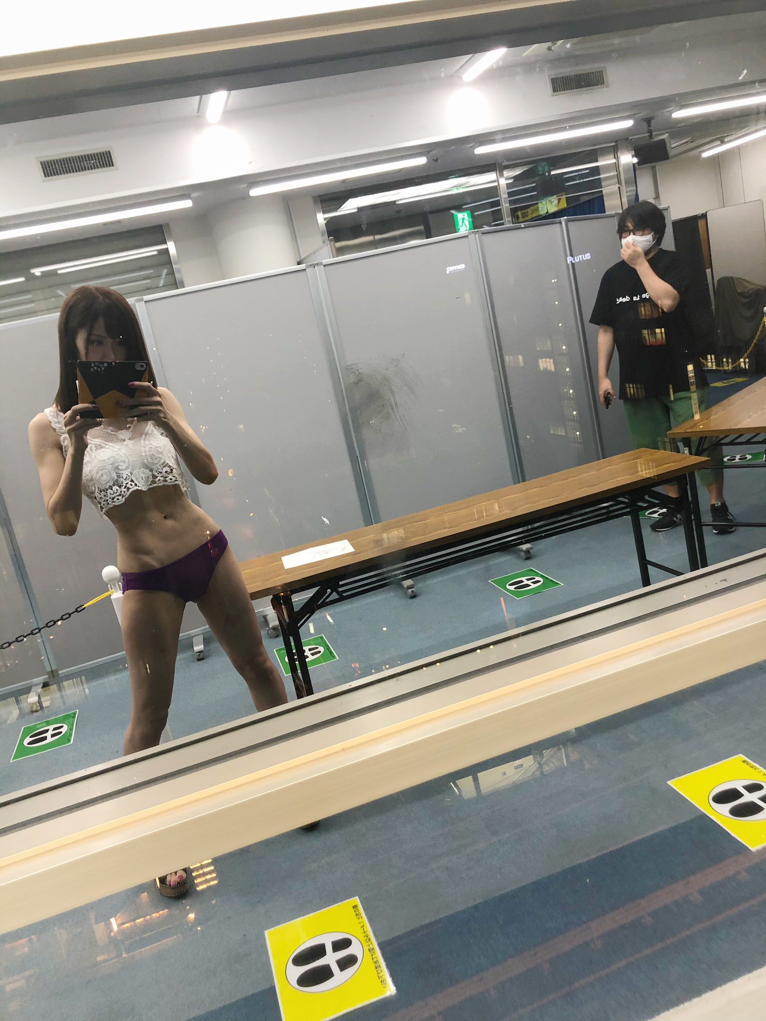 窓　盗撮  / X