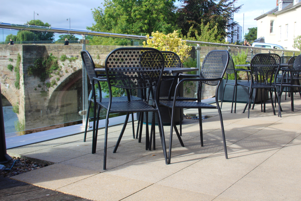 As you may have heard, the rules regarding social distancing have changed this week allowing groups of six to meet.

At DKP, we have ample space and seating so that you can continue to enjoy the last days of Summer watching the river go by ♥️

#herefordindependent
