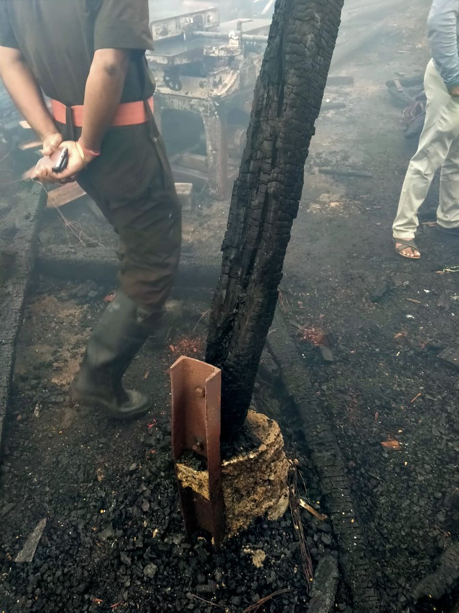 RaziaSoni's tweet photo. The 3 units of Andaman Cottage Pencil Wood Industries gutted into ashes, according to Fire team it's a full damage and loss of around 2- 3 crores. #MassiveFire #Prothrapur #AndamanNicobarIsland https://t.co/SS5bJuqkgF
