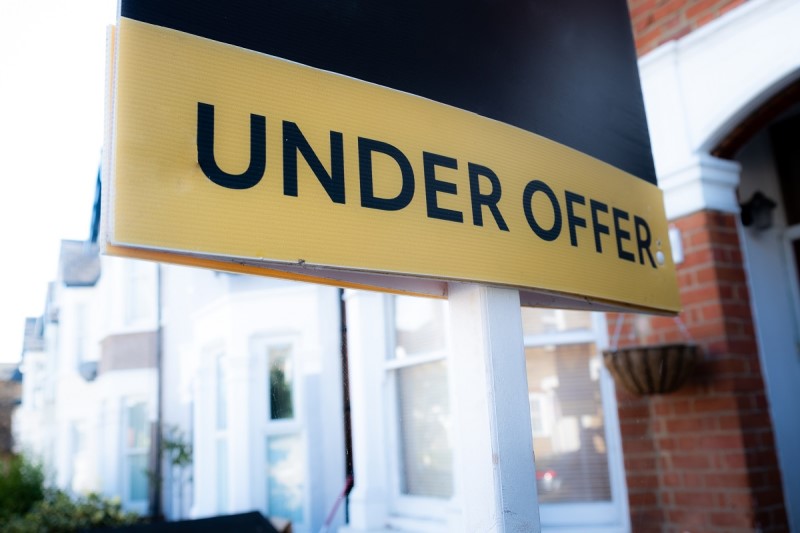 вывеска для мокапа. Under offer. штемпеля красного цвета. Under offer. Offer stock.