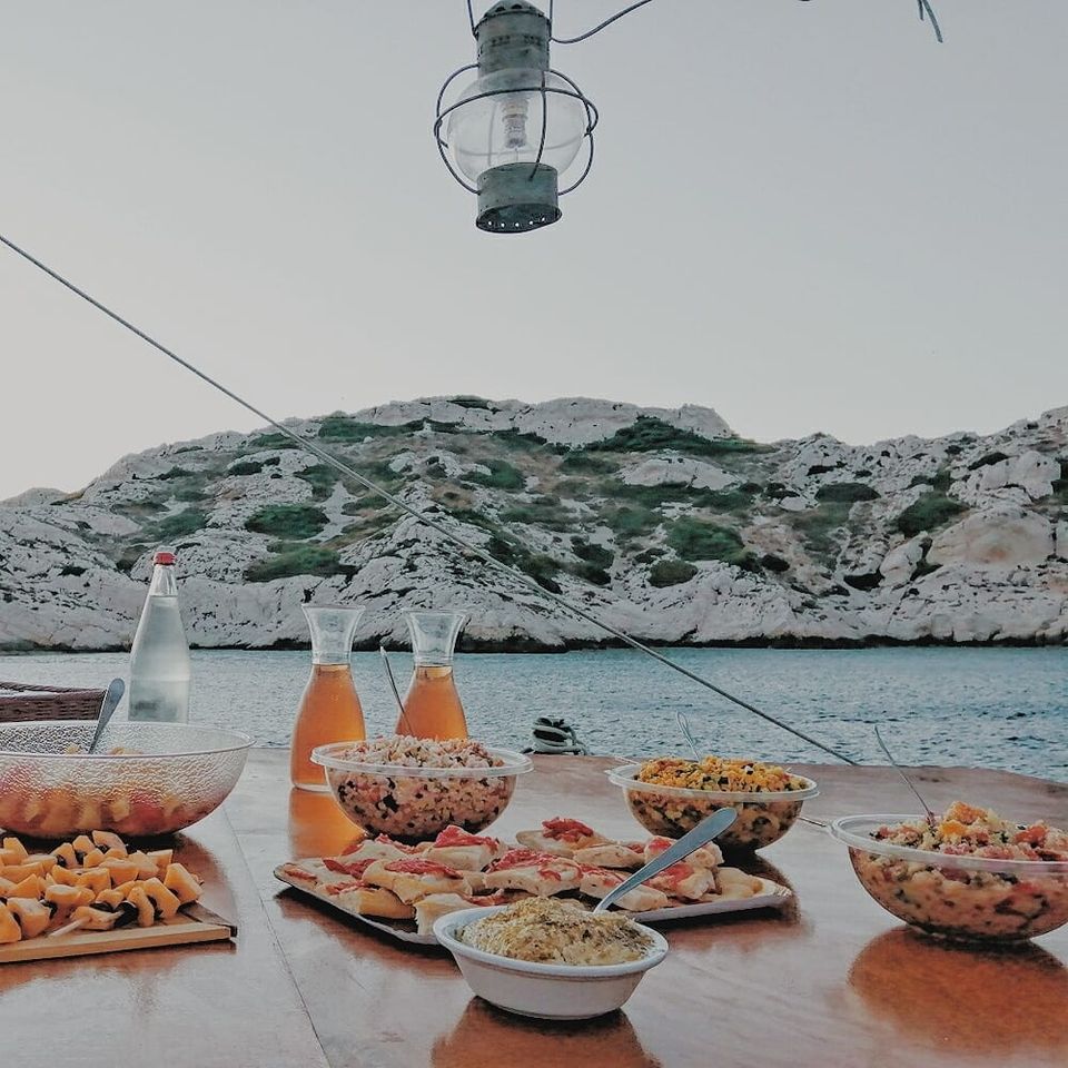Dîner avec vue 😍 le 16/09, soirée bateau coucher de soleil ☀ 
Baignade, dîner à bord avec rosé, rencontrez Sabine Meneut de Click-Dive pour protéger les océans
💙 5% reversé à Association Ailerons

Prenez vos places 👉 bit.ly/3308NbM

#marseille #bateau #SEM2020