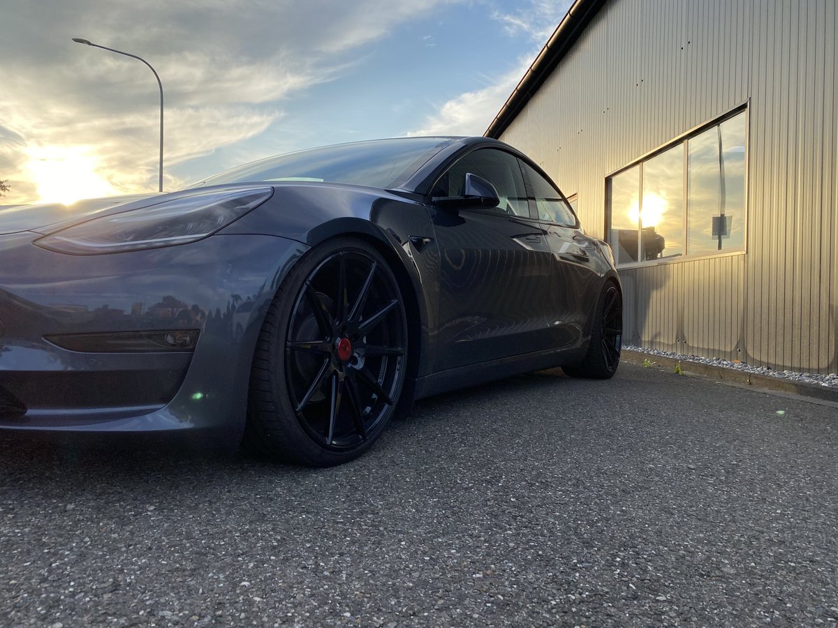 DavidThosty's tweet photo. chrome delete at my @tesla Model 3 😳❤️❤️ https://t.co/vILnptFVg0