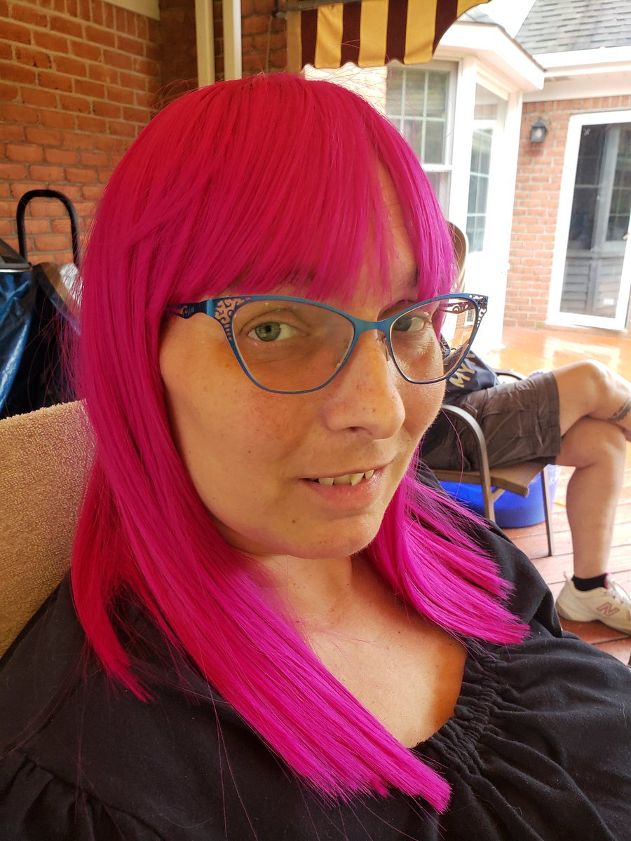 Lizb002's tweet photo. New looks for the foreseeable future.  #chemohair https://t.co/UmOFbXoZpK