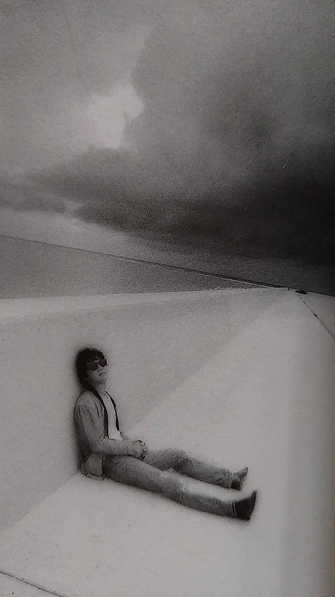 Sara 前から思っていたけど 尾崎豊さんが股下何 なのか気になる 脚長過ぎ Works どの写真も素敵だけど 何故霊柩車の前で撮影したんだろ 10代の頃のインタビューを読むと 可愛いな と思う 放熱への証ツアー で悲願だった武道館liveが決まっ