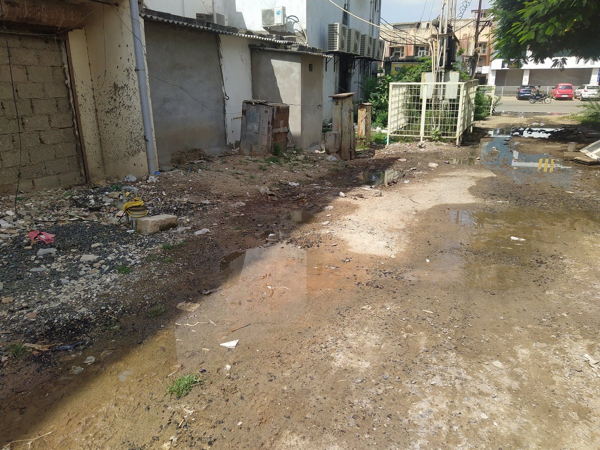 pratikjoshi84's tweet photo. Due to @BonanzaSalon &amp; @globaldesi
Showrooms in city area of @gandhidham water tanks water flourishing over roads
Authorities act
@savewater
@savewaterindia1
@MamGandhidham 
@GandhidhamT 
@PMOIndia 
@CollectorKutch 
@BJP4Gujarat
@INCIndia 
@GandhidhamCo 
@gandhidham 
@kutchuday https://t.co/mpOlWmCxvn