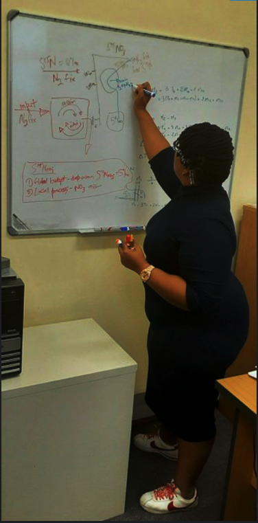 Kolie_Yola's tweet photo. Hey ya'll! I'm Kolisa, a PhD candidate, content lead for #BlackInHydrosphere, &amp; Inspiring Fifty Women in STEM South Africa nominee! I explore ocean biogeochemistry by using nitrogen isotopes to see how phytoplankton make Earth habitable. 🌍🦠  #BiGRollcall #BlackinGeoscienceWeek https://t.co/iUugoq0nO5