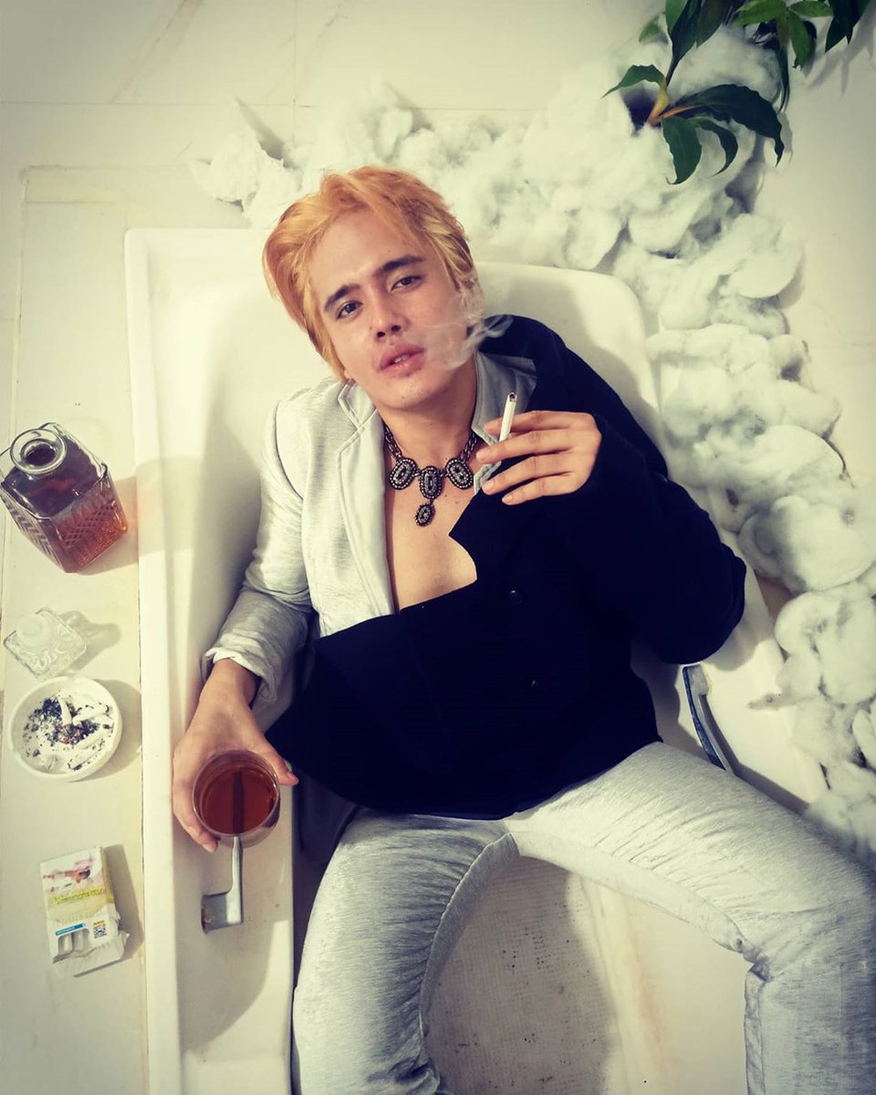 clifforddaing's tweet photo. "NO MATTER HOW BAD IT GETS, I CAN ALWAYS RISE UP."

#cliffdcreations #glamthatway #pinoy #philippines🇵🇭 #asian #photography #cigarettes #brandy  #drunk https://t.co/bJRNQ6DOpn