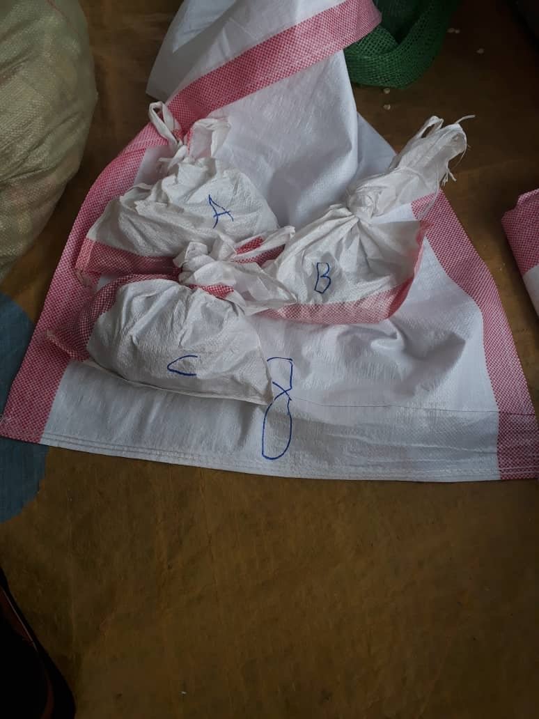 This is what each farmer gets in a tricot trial. A package with a number (this is is package number 8) and seeds of three different varieties, A, B and C. The farmer won´t know the real names of the varieties until the end of the trial.