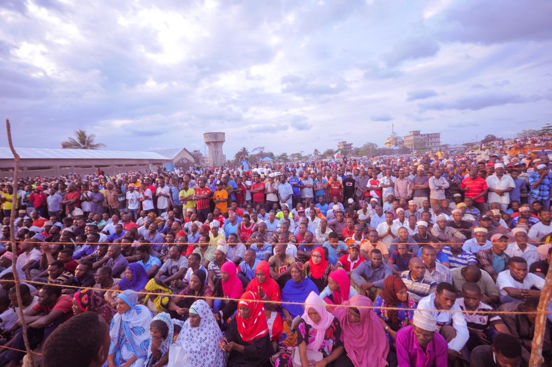 TunduALissu's tweet photo. Kwenye Uwanja wa kihistoria wa Kibandamaiti: miaka 56 ya Muungano wa Kero inatosha. #SasaBasi ni wakati wa #Zanzibar yenye mamlaka kamili ndani ya Shirikisho la Serikali Tatu! 

#TunduLissu2020 #NiYeye2020 #NguvuYaUmma https://t.co/2NAi800yFO