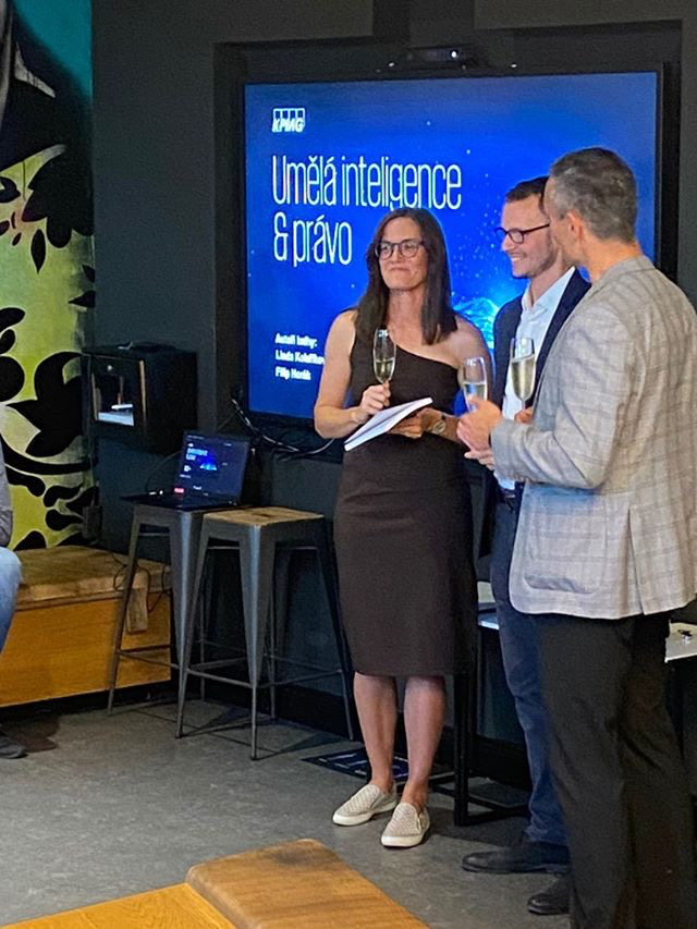 Včera jsme ve velmi příjemných prostorách Meat Beer pokřtili s autory <a href="/LindaKolarikova/">Linda Kolaříková</a> a Filipem Horákem z <a href="/KPMG_Legal/">KPMG Legal</a> knihu Umělá inteligence &amp; právo, kmotrem byl David Slánský. Přejeme knize mnoho čtenářů a zajímavých úvah.