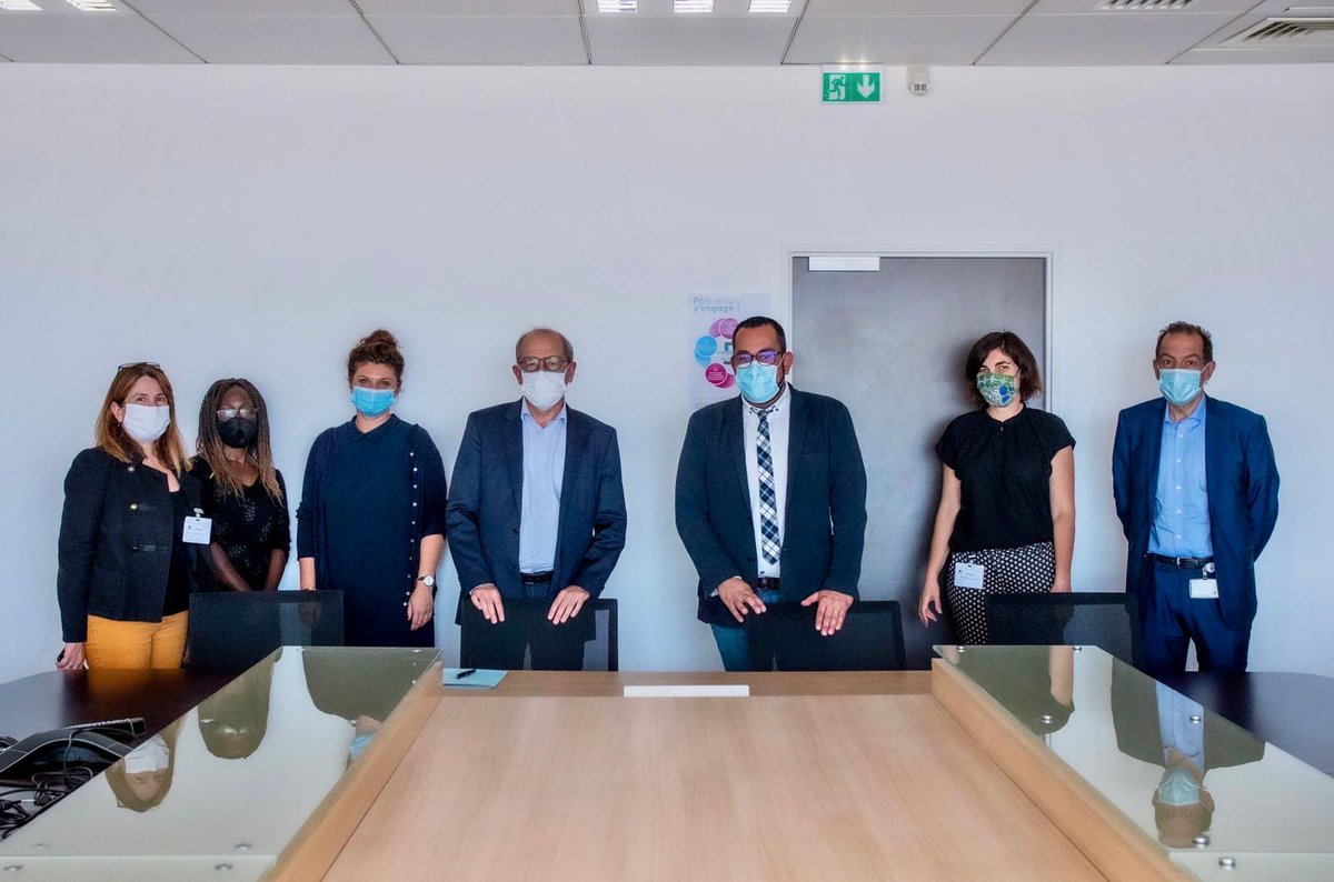 Signature d'un #partenariat entre @PasserellesPC et @poleemploiIDF , avec <a href="/MoracchiniP/">Morak</a> et P. Bel, pour le lancement du projet Passerelles pour l’emploi. 
Objectif: promouvoir le bénévolat de #Compétences pour favoriser le retour à l’ #emploi #AvecPoleEmploi