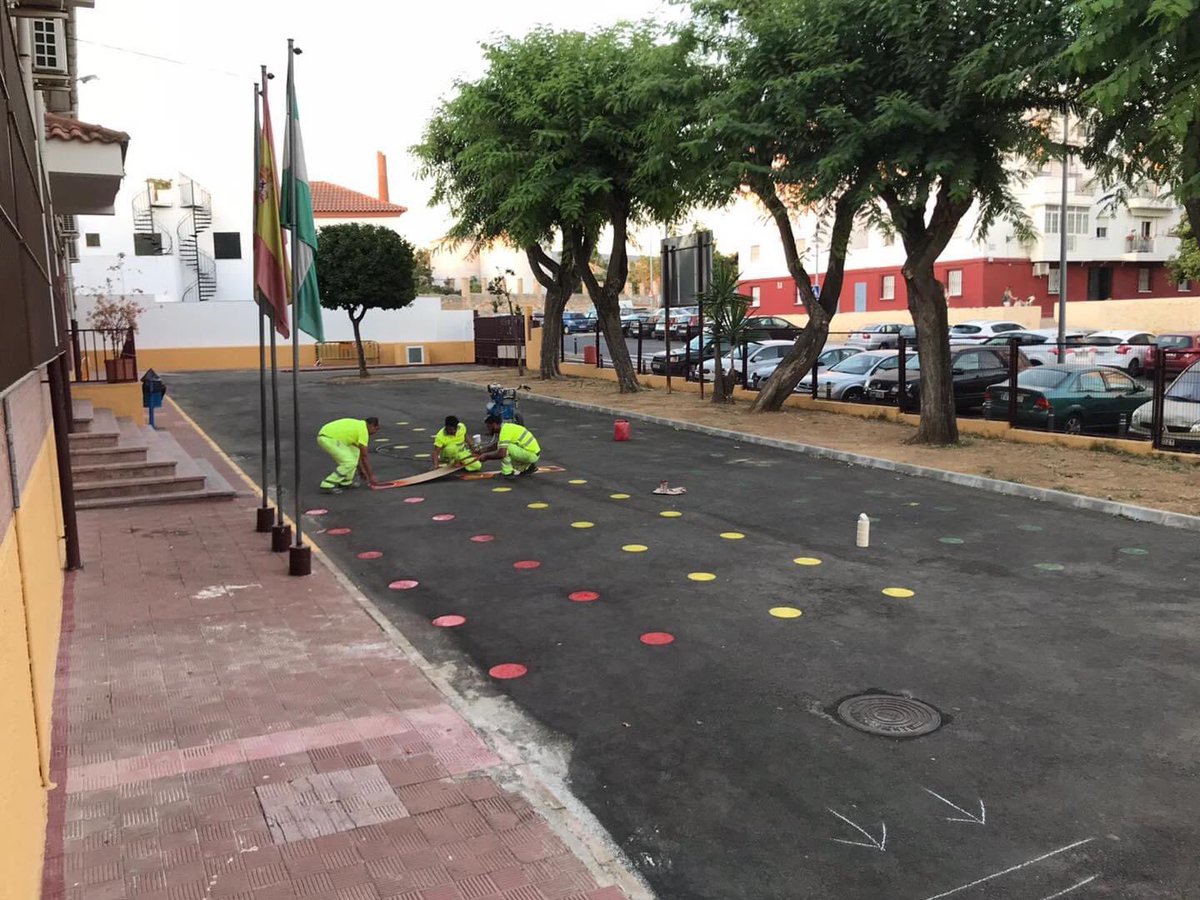 CHIPIONAALDIA's tweet photo. El Ayuntamiento de Utrera trabajó a destajo para que hoy los centros sean “más seguros” https://t.co/b5mj4NdBrj https://t.co/TYOyo6fGZG