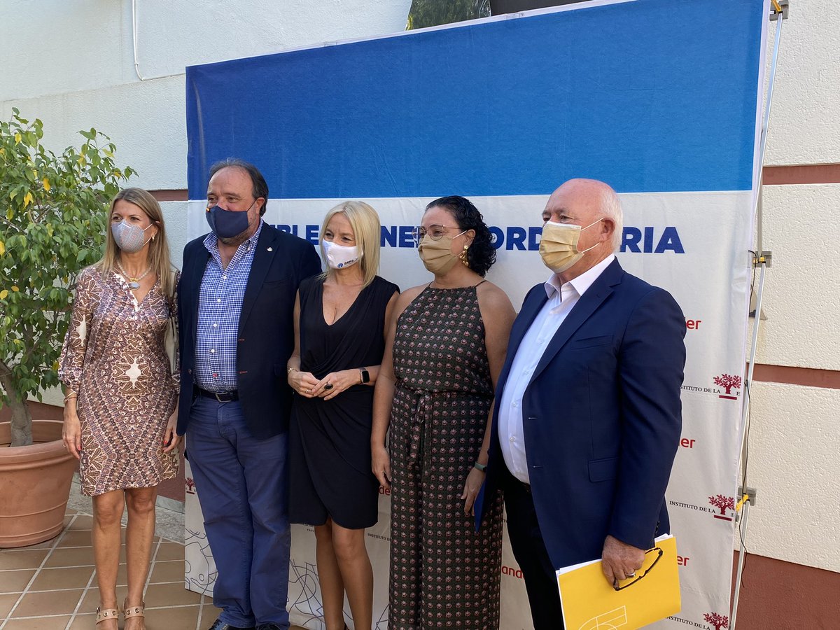 AEFALICANTE's tweet photo. 🌳 ¡Buenos días! Llegan los asistentes a la Asamblea General AEFA 2020 #AGAEFA20 que hoy celebramos en el @RMaestral.

¡Un año más celebrando en reunión, la unión de la #EmpresaFamiliar de la provincia de #Alicante! https://t.co/otEsSiSzj7