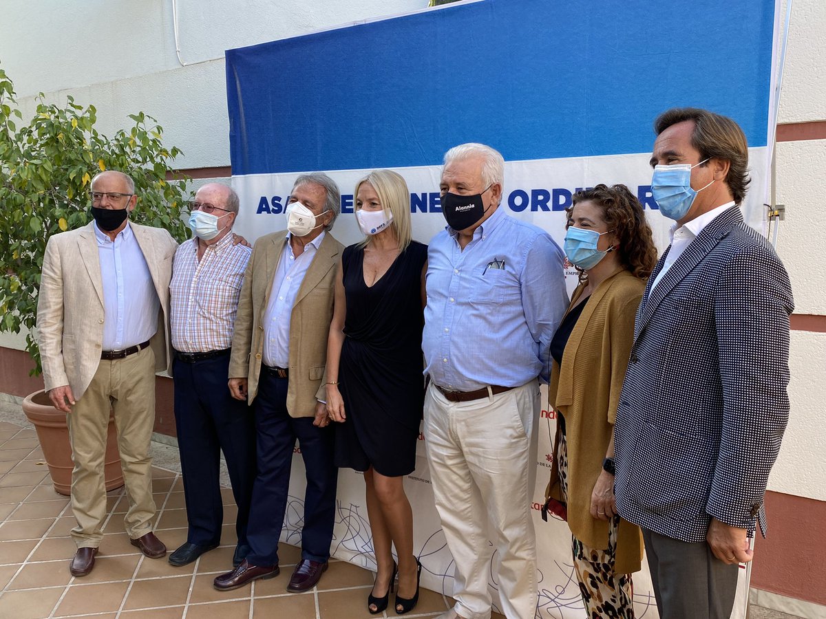AEFALICANTE's tweet photo. 🌳 ¡Buenos días! Llegan los asistentes a la Asamblea General AEFA 2020 #AGAEFA20 que hoy celebramos en el @RMaestral.

¡Un año más celebrando en reunión, la unión de la #EmpresaFamiliar de la provincia de #Alicante! https://t.co/otEsSiSzj7