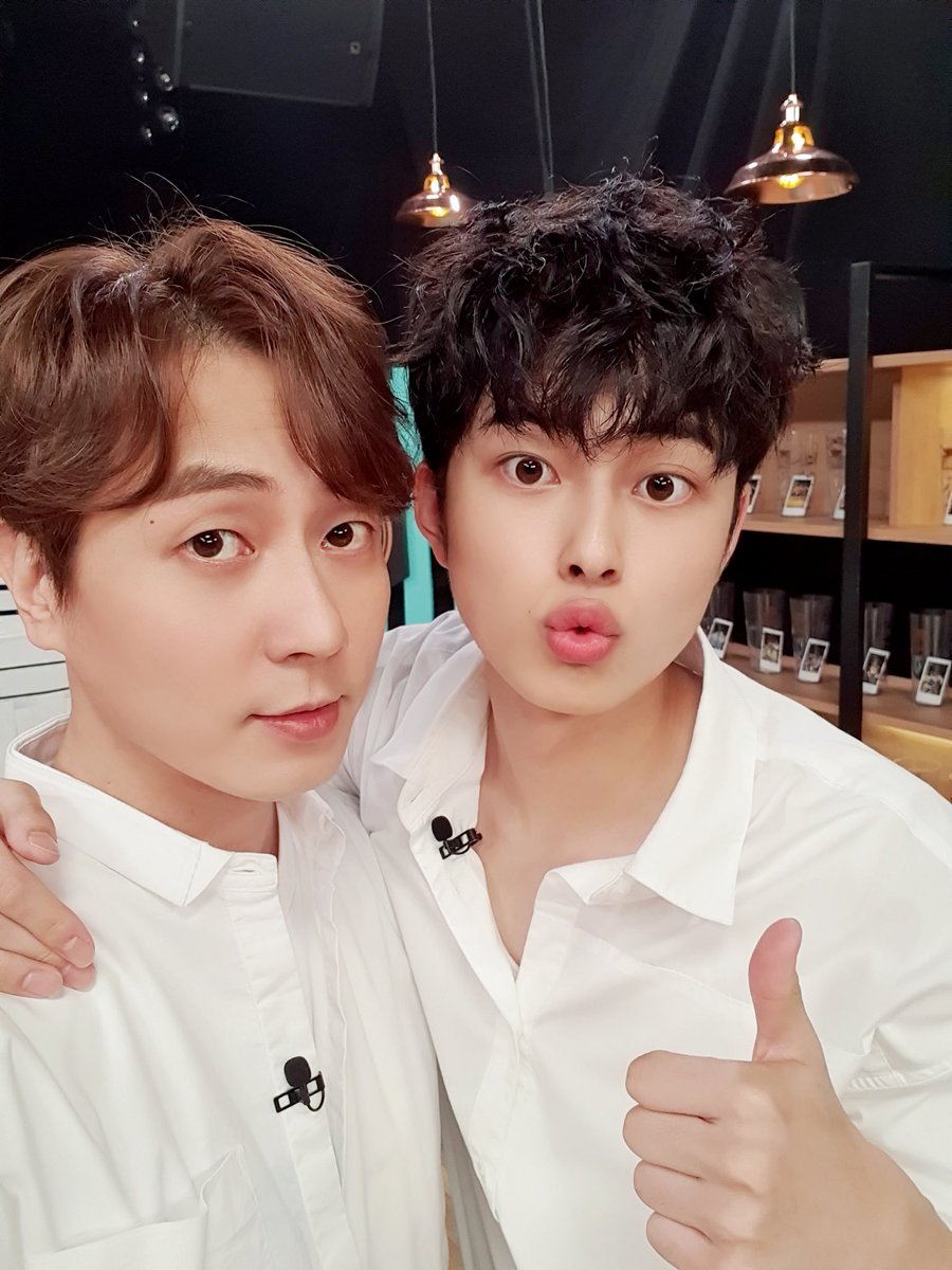 ANDY__official's tweet photo. 아이돌다방 시즌3 열 번째 영업!☕️
작은선호랑 큰선호랑🐥🧡
마지막까지 선호즈와 함께해요👬

잠시 후 저녁 6시 #Seezn 앱에서 #아이돌다방 시즌3 10회 2부가 공개됩니다!

#앤디 #ANDY #신화 #SHINHWA #아이돌다방 #IDOLDABANG https://t.co/062j3bEqXb https://t.co/oBYGiXzBe2
