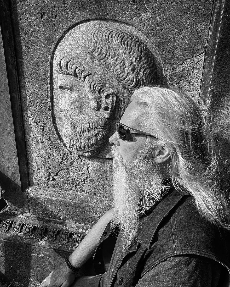 SteveBearded's tweet photo. #throwbackthursday?? 🤣😂
Instagram @silver_bearded_steve
@CastleHowardEst
#statleyhome #statue #greybeard #silverhair #silverbeard #beard  #silvermodel   #model  #silverfoxmodel #greymodel #beardmodel #monochrome #blackandwhite #blackandwhitephotography #noir https://t.co/yn7OZ97Sgx
