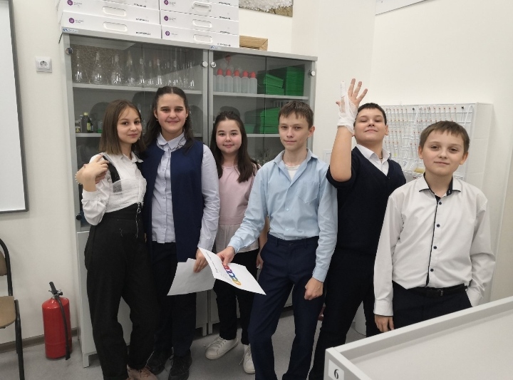 CDOOCUG's tweet photo. На занятиях естественно - научного цикла в центре дополнительного образования «ОЦ «Южный город"
 проходят интерактивные занятия по химии, физике, биологии, экологии, медицине и естествознанию, на которых ребята самостоятельно проводят безопасные научные эксперименты и опыты. https://t.co/MGlEyjMYas
