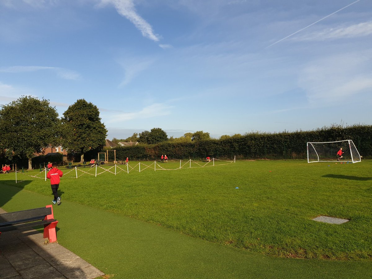RanbyCE's tweet photo. Gorgeous morning for a run- still going strong 👍💪@_thedailymile #dailymile Class 2 already cooking on gas! All here ✔All new register style✔ All happy✔ All finished morning starter ✔💃#letsdothis https://t.co/DvRICfgyDk