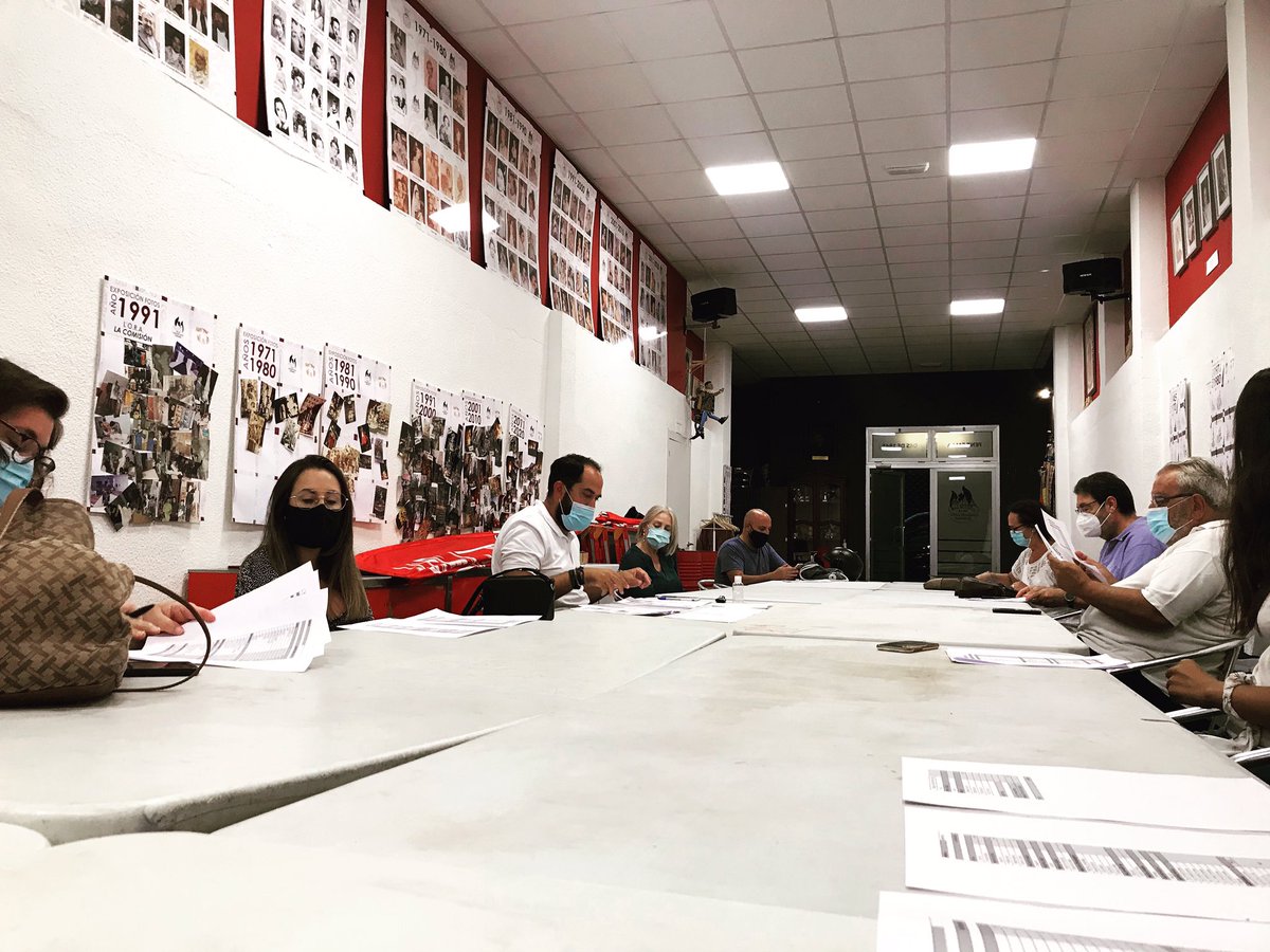 fallajcb's tweet photo. ¡Estamos de vuelta! 🙋🏻♀️
Tras el verano, ayer la Junta Ejecutiva de la falla se reunió en el casal cumpliendo con todas las medidas de seguridad que exige la situación actual 😷
#FallaJCB #Falles2021 https://t.co/fHduTGM8Bq