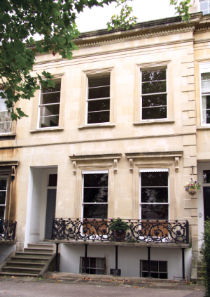 CheltenhamLife's tweet photo. Are you visiting Cheltenham? Looking for a place to stay? 🤔

Check out our Garden Apartment, 13 Royal Parade 

This contemporary apartment has a garden with a parking space, a lounge and kitchen, 2 double bedrooms, bathroom and cloakroom. 

From £220 p/n https://t.co/B4xmhzSWjq https://t.co/Qqrv8vSCkP