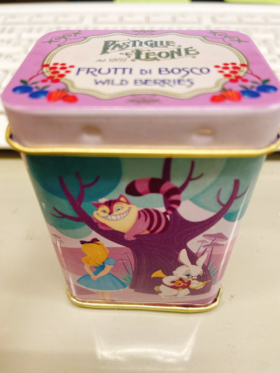 なつめ 缶が可愛くて買ったレオーネのラムネ 残念ながら全然美味しくない のにいっぱい入ってる んだけど 脳が震えるくらい甘いので眠気覚ましに会社に置いてる ピノキオとか赤頭巾とか人魚姫とかの絵柄もあったよ なつめ 缶が可愛くて買ったレオーネのラムネ 残念ながら全然美味しくない のにいっぱい入ってる んだけど 脳が震えるくらい甘いので眠気覚ましに会社に置いてる ピノキオとか赤頭巾とか人魚姫とかの絵柄もあったよ