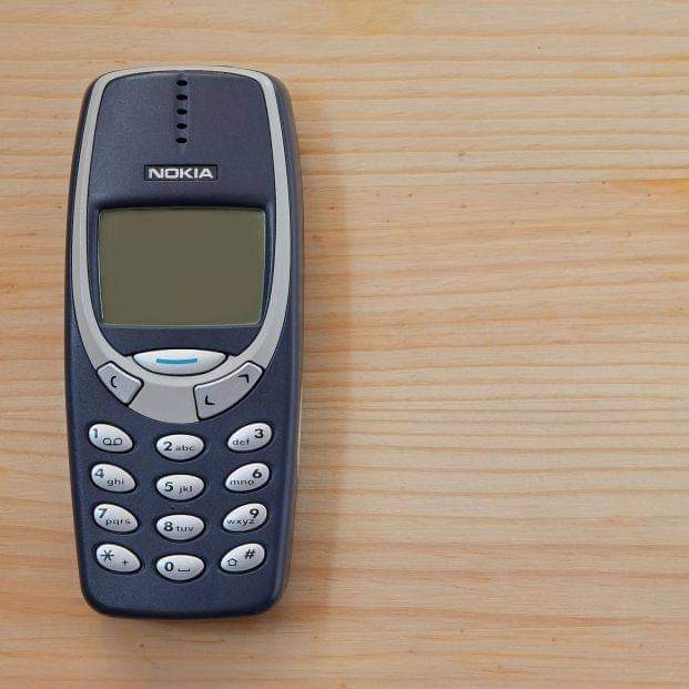 📲 El mítico móvil #Nokia 3310 cumple 20 años, ¿quién lo ha tenido? 🤚🏽 #smartphone #movil #moviles #android #vintage