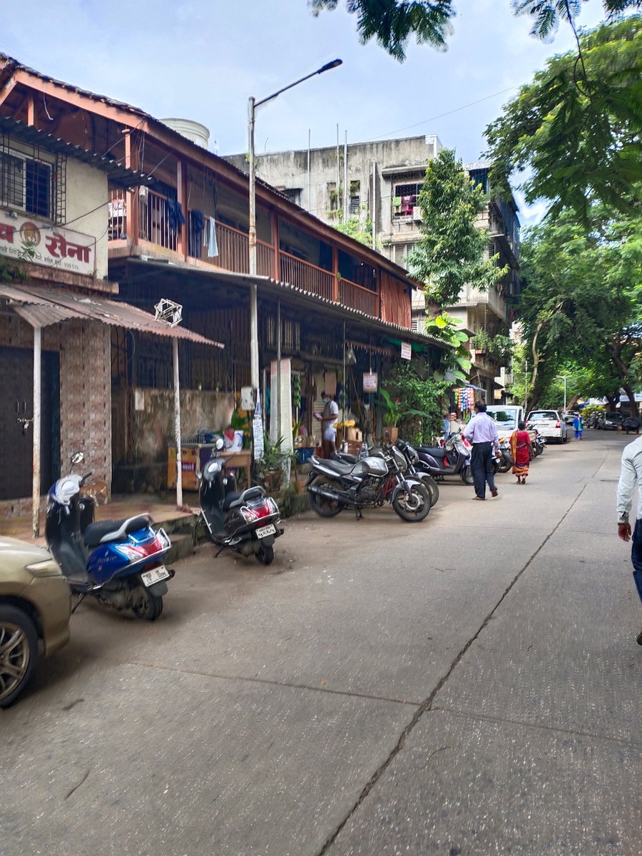 mumbaimatterz's tweet photo. Illegal Structure needs Demolition.
@mybmc @mybmcWardGN @DighavkarKiran
This chawl &amp; the Shiv Sena shed on Chatrapati Shri Shivaji Maharaj Marg, #Mahim has encroached over the entire footpath including the @myBESTElectric lamp post.
Hope you will show urgency in demolishing it. https://t.co/n6yUqOzzCH